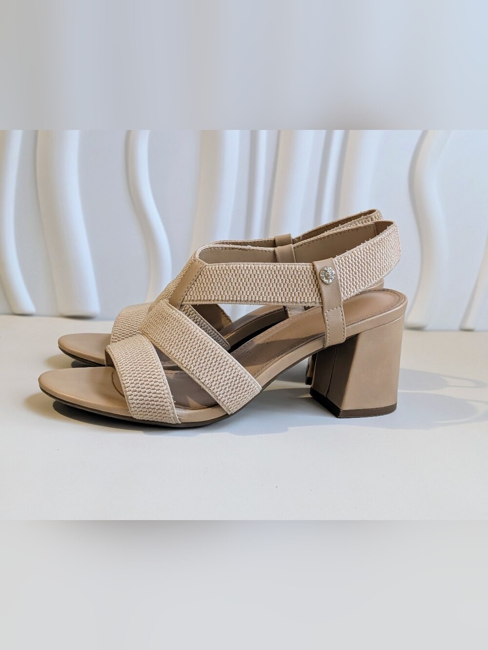 Anne Klein Robenia Woven Block Heel Sandals Biscotti Beige Size 8M Comfort